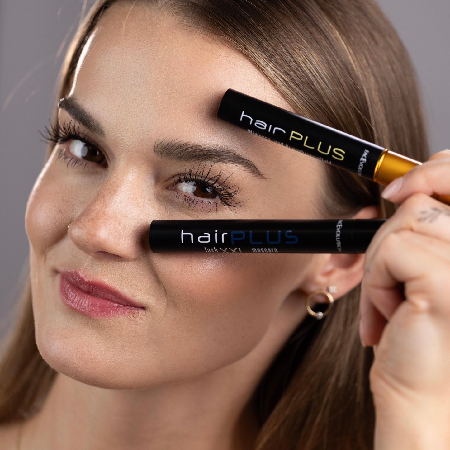 HairPLUS Siero + Eyeliner in OMAGGIO!